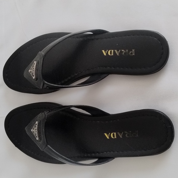 Prada Black Patent Leather Logo Flip Flops Sandals Sz 39, US 8.5-9 - Picture 3 of 8